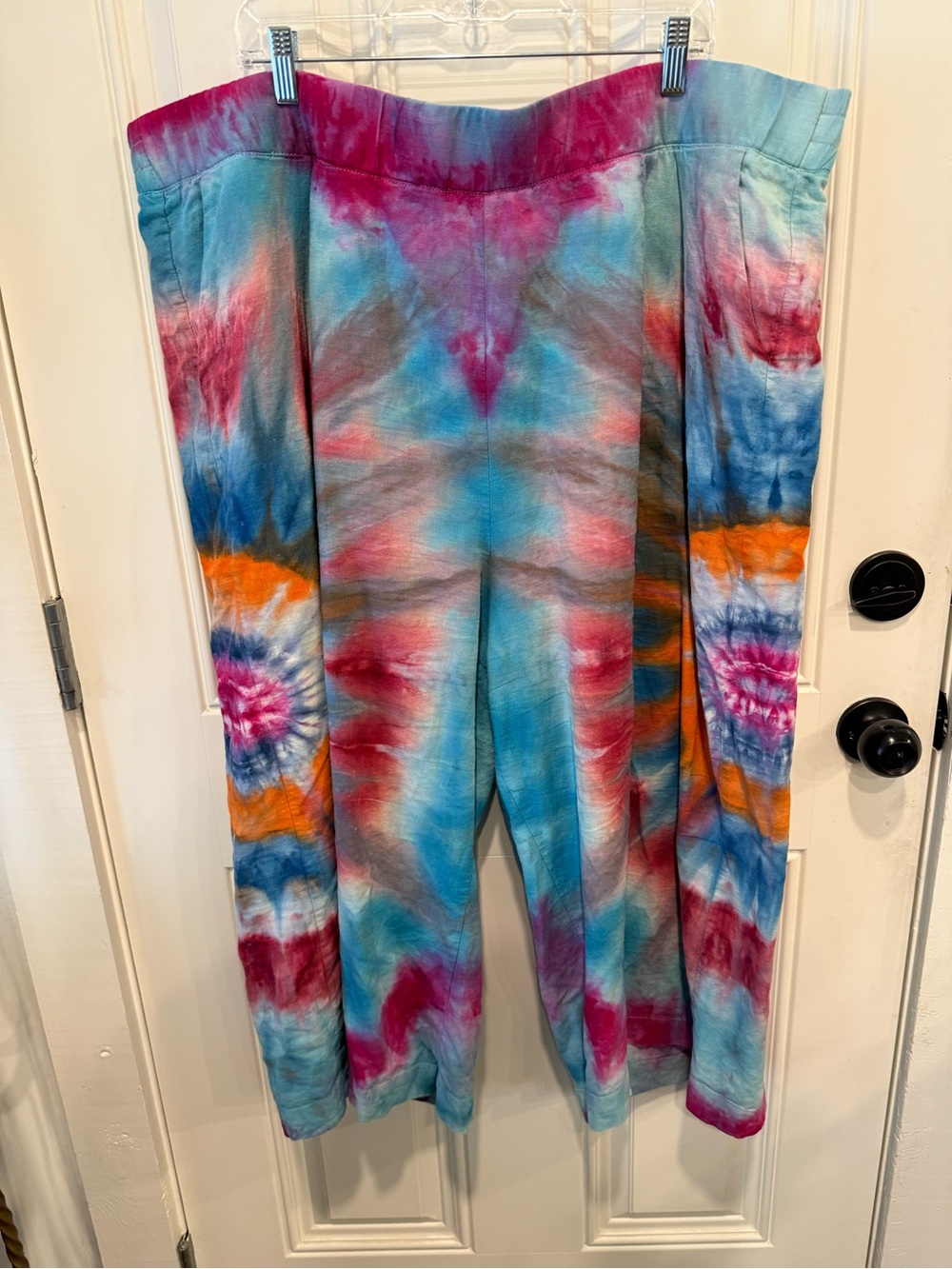 torrid Tie-Dye Wide Leg Capris in Blue, Pink & Orange size 4